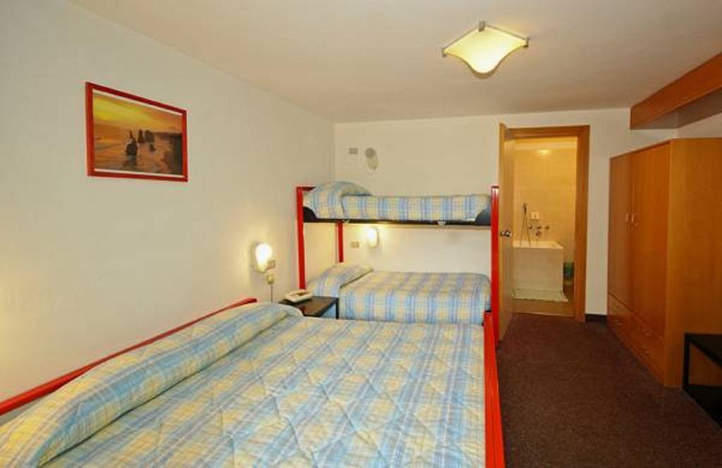 פופולו Hotel Rododendro חדר תמונה