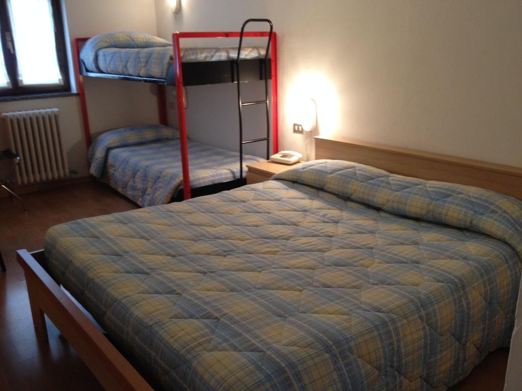 פופולו Hotel Rododendro חדר תמונה